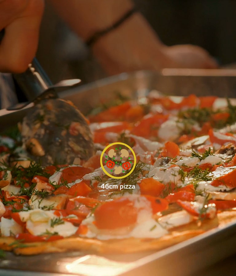 Cutting large-sized pizza